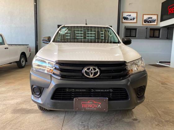 TOYOTA HILUX 2.8 D-4D TURBO DIESEL CS 4X4 MANUAL TOYOTA HILUX 2.8 D-4D TURBO DIESEL CS 4X4 MANUAL